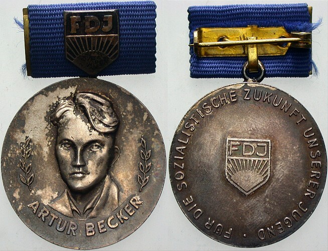 ARTUR-BECKER-MEDAILLE IN SILBER 1985  Patina, vorzüglich