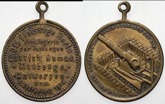 Tragbare Messingmedaille 1914 Originalhenkel, Patina, vorzüglich