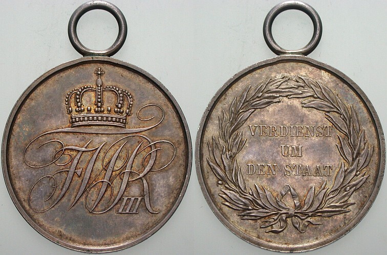 Tragbare Verdienstmedaille in Silber o.J.  Patina, vorzüglich mit Originalhenkel