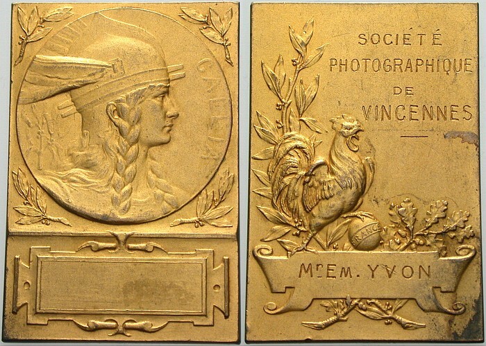 vergoldete Bronzeplakette o.J.  Etwas fleckig, vorzüglich